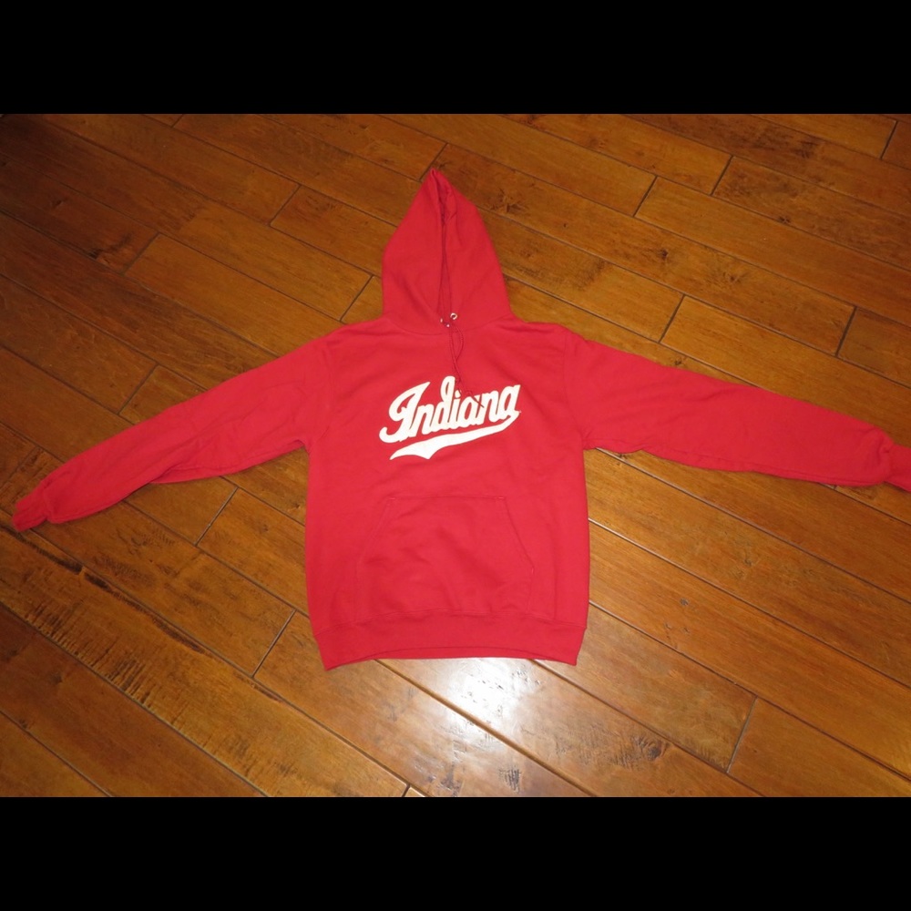 CUTE AND COMFY BRAND NEW INDIANA SWEATSHIRT!!